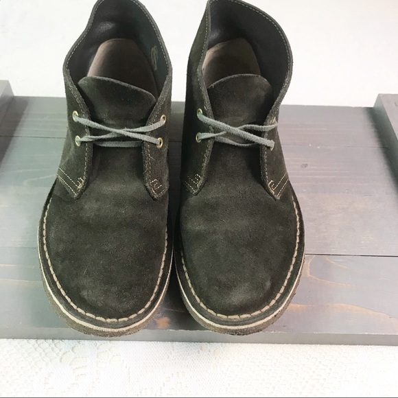 olive green clarks desert boots